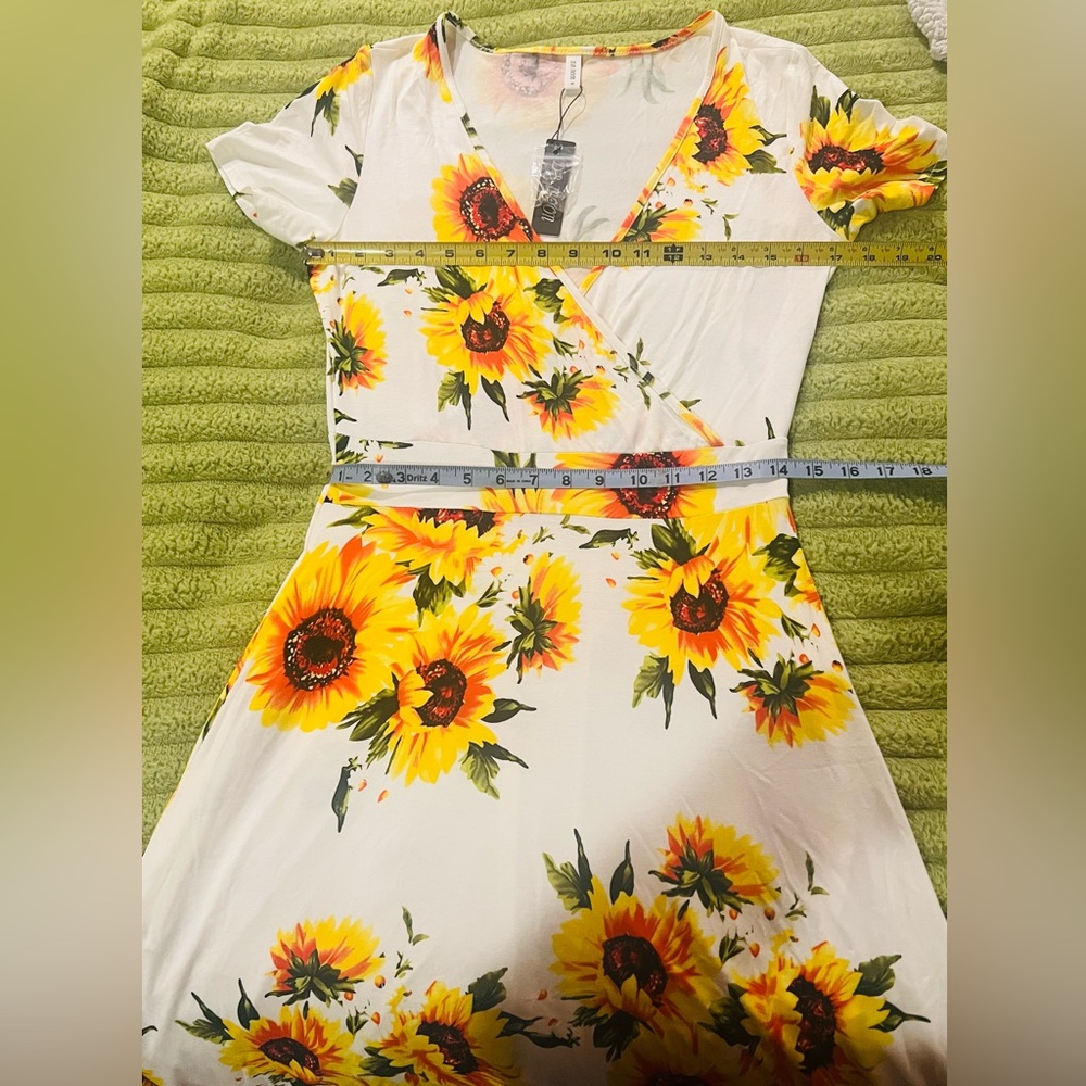 DB Noon Sunflower Floral Faux White Wrap Knee Length Dress NWT M - Picture 13 of 13